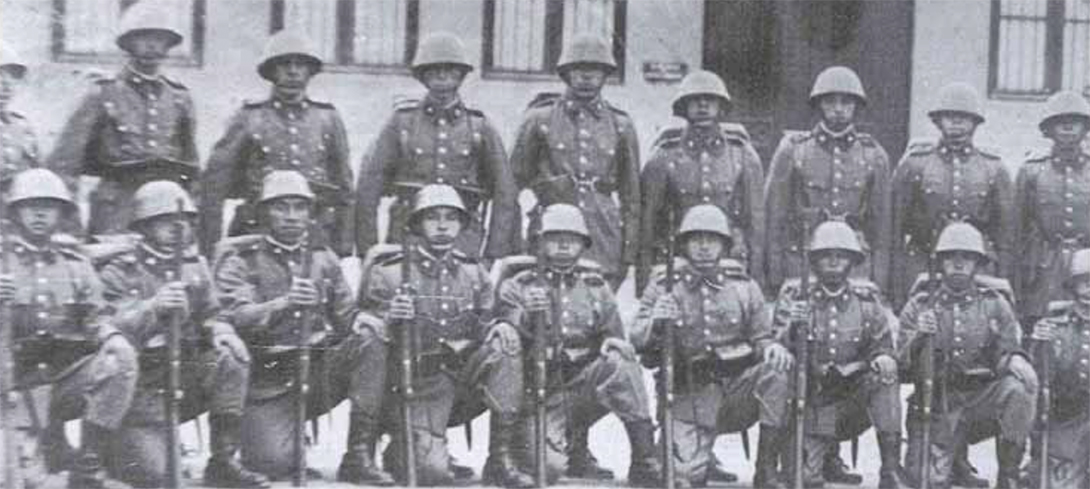 Casque Vz 32 en usage au sein de l'armée chilienne. Casque Vz 32 en usage au sein de l'armée chilienne.