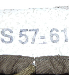 Marquage taille et fixation par lacet. Marquage taille et fixation par lacet.