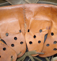 Couture arrière de la coiffe. Couture arrière de la coiffe.