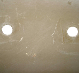 Orifices de montage coiffe/jugulaire. Orifices de montage coiffe/jugulaire.