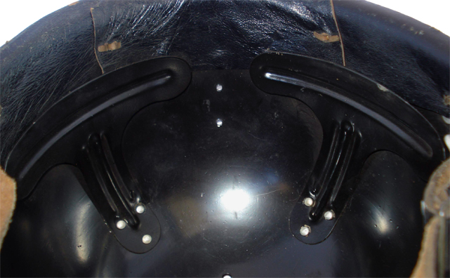 Fixation des pattes en T.