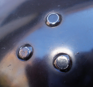 Têtes des rivets des pattes en T.