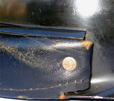 Tête du rivet latéral gauche.