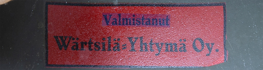 Étiquette du fabricant Wärtsilä. Étiquette du fabricant Wärtsilä.