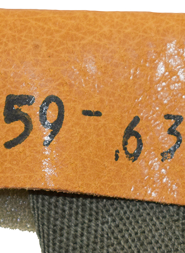 Taille sur bandeau de la coiffe.