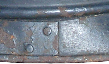 Delmas, 2 rivets obliques à tête plate. Delmas, 2 rivets obliques à tête plate.