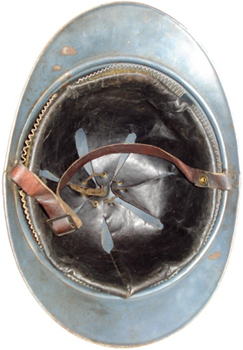 Coiffe 1er type, cuir noirci. Coiffe 1er type, cuir noirci.