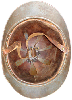 Coiffe 1er type, cuir fauve. Coiffe 1er type, cuir fauve.