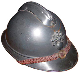 Casque d'officier en métal léger. Casque d'officier en métal léger.