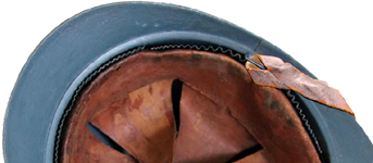 Plaquette latérale à extrémités amincies. Plaquette latérale à extrémités amincies.