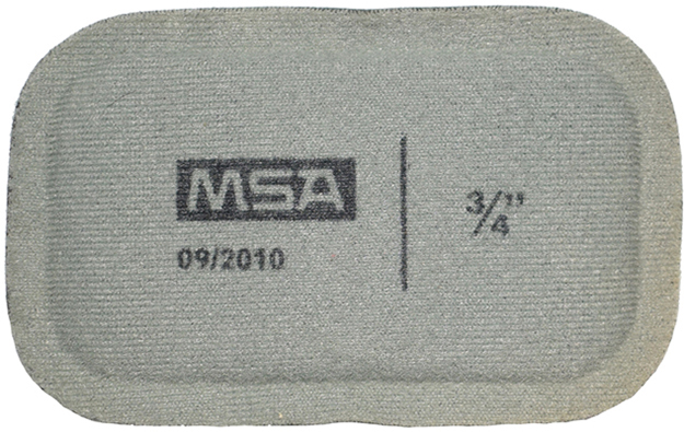 Dos pad oblong, avec marquage du fabricant MSA, date de fabrication et taille en pouces.