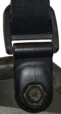 Fixation par écrou.