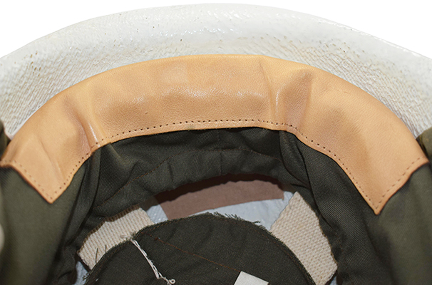 Bandeau frontal en cuir. Bandeau frontal en cuir.