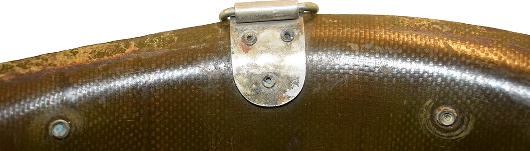 Rivet d'un ancien dispositif avec mentonnière. Rivet d'un ancien dispositif avec mentonnière.
