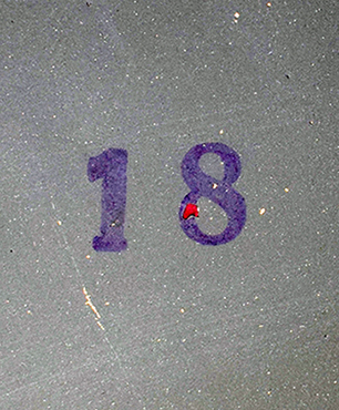 Numéro appliqué au fond de la bombe. Numéro appliqué au fond de la bombe.