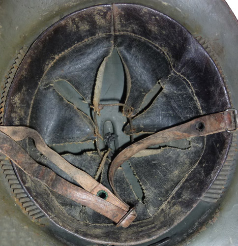 Autre coiffe en toile cirée. Autre coiffe en toile cirée.