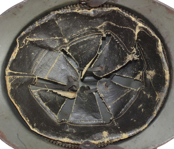 Coiffe en toile cirée. Coiffe en toile cirée.