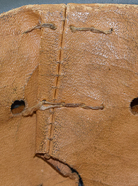 Maintien sur bandeau en feutre. Maintien sur bandeau en feutre.