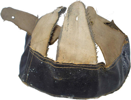 Autre type de coiffe en toile cirée. Autre type de coiffe en toile cirée.