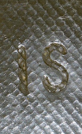 Marquage au fond de la bombe. Marquage au fond de la bombe.