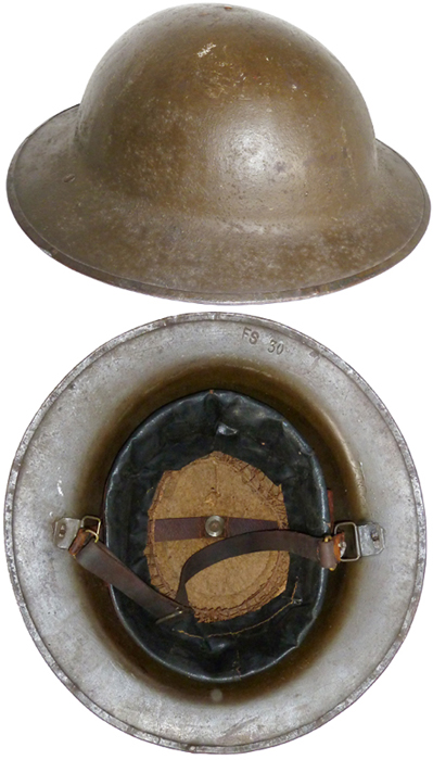 Casque Mark I de fabrication britannique. Casque Mark I de fabrication britannique.