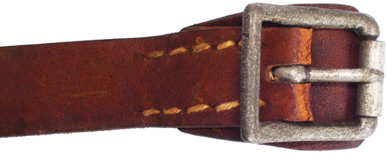 Boucle à ardillon de fermeture. Boucle à ardillon de fermeture.