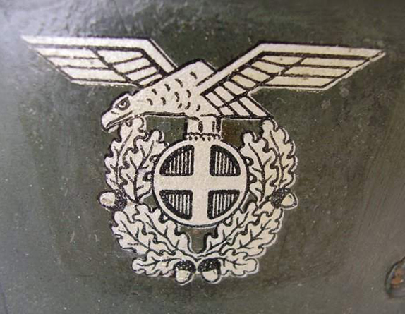 Autre exemplaire, où l'on note bien le vernis. Autre exemplaire, où l'on note bien le vernis.