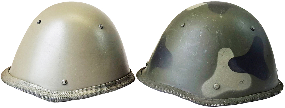 Fabrications intiales avec jugulaire en deux points récupérée du casque Ssh 68. Fabrications intiales avec jugulaire en deux points récupérée du casque Ssh 68.