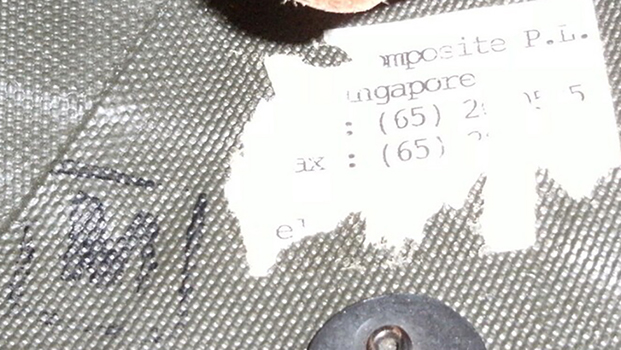 Autre étiquette rencontrée, notez la taille tamponnée en noir. Autre étiquette rencontrée, notez la taille tamponnée en noir.