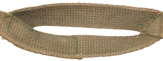 Mentonnière, envers/revers. Mentonnière, envers/revers.