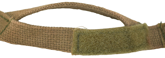 Mentonnière, envers/revers. Mentonnière, envers/revers.