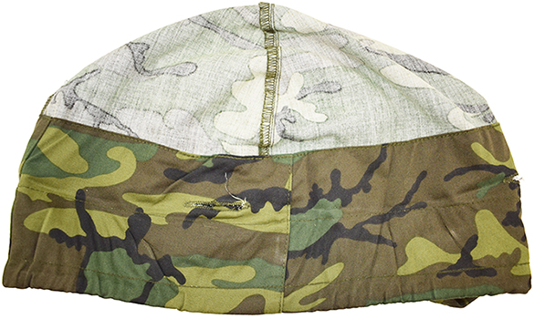 Couvre-casque, vue à plat (envers/revers). Couvre-casque, vue à plat (envers/revers).