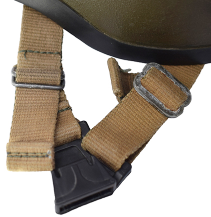 Point de fixation latérale et boucle de réglage arrière. Point de fixation latérale et boucle de réglage arrière.