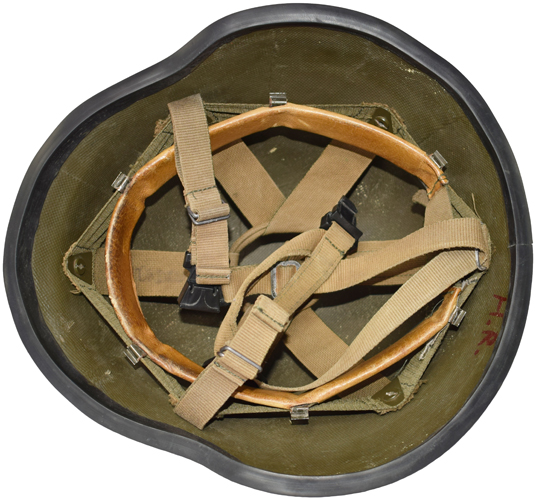 Jugulaire installée. Jugulaire installée.