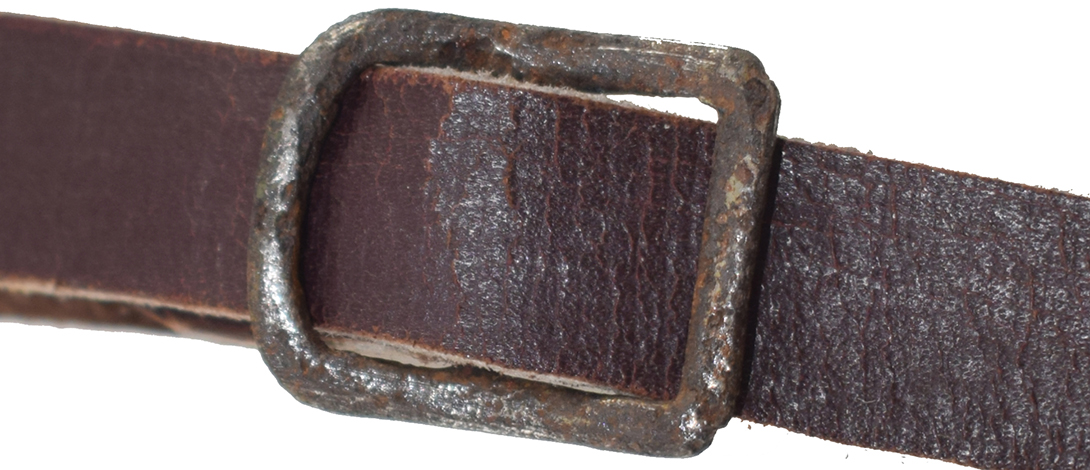 Boucle coulissante de réglage (modèle non réglementaire). Boucle coulissante de réglage (modèle non réglementaire).