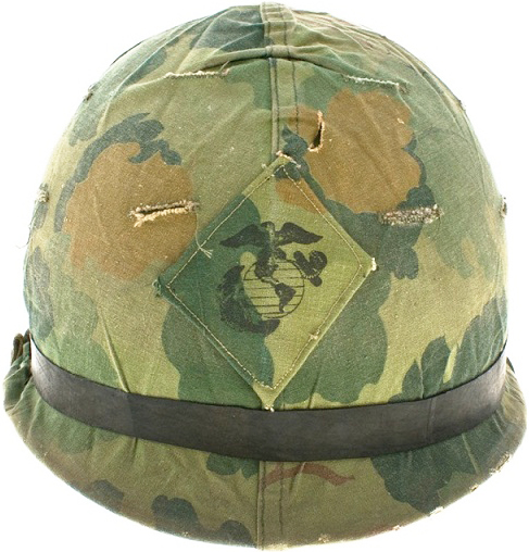 Insigne du 3ème type rapporté sur couvre-casque Mitchell pattern. Insigne du 3ème type rapporté sur couvre-casque Mitchell pattern.