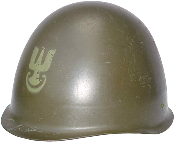 Casque Wz.67, vue de biais.