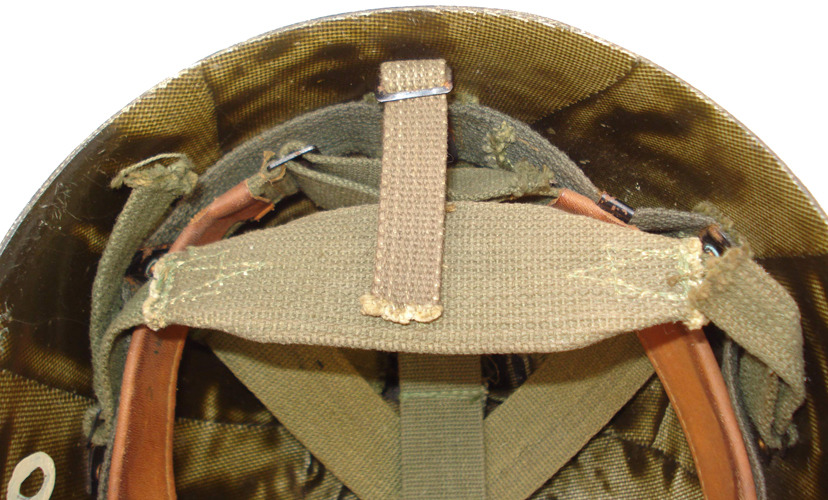 Neckband en place. Neckband en place.