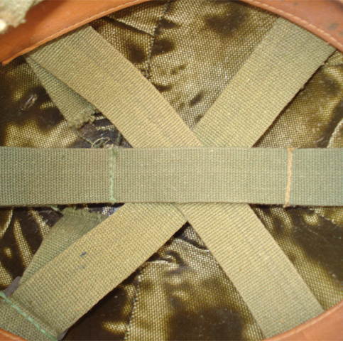 Détail passage bande de la suspension. Détail passage bande de la suspension.