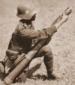 Casque argentin modèle 38 (modèle 18 suisse d'importation). Casque argentin modèle 38 (modèle 18 suisse d'importation).