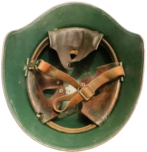 Vue intérieure (exemplaire muni d'une jugulaire de fabrication argentine). Vue intérieure (exemplaire muni d'une jugulaire de fabrication argentine).