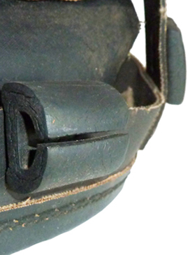 Tampon amortisseur fendu.