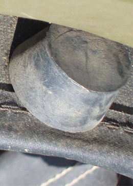 Tampon amortisseur rond, sur cerclage.