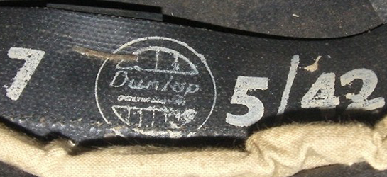 Coiffe Dunlop, taille 7, fabriquée en mai 1942.