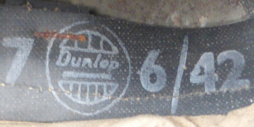 Coiffe Dunlop, taille 7, fabriquée en juin 1942.