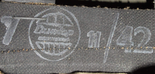 Coiffe Dunlop, taille 7, fabriquée en novembre 1942.