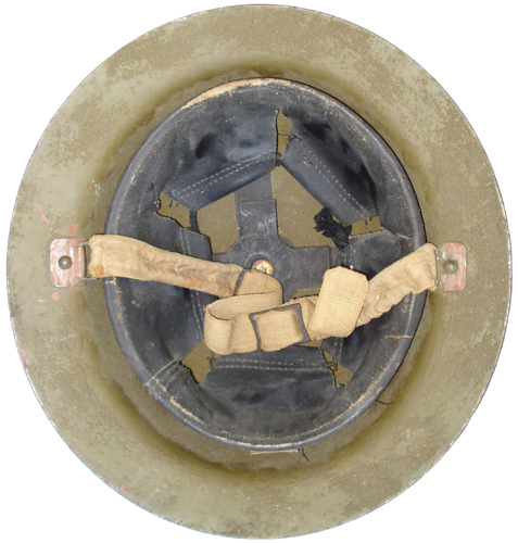 Exemplaire dont la peinture est texturée à l'intérieur, fabriqué en 1940.