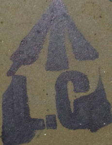 L.C. (fond de la bombe).