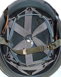 Coiffe avec bandeau bleu. Coiffe avec bandeau bleu.