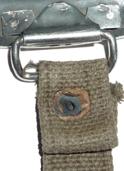 Fixation par rivet et rondelle de cuir. Fixation par rivet et rondelle de cuir.